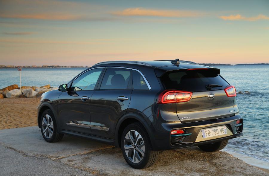  Kia e-Niro 2018 года  (WW) (фото 10 из 41)